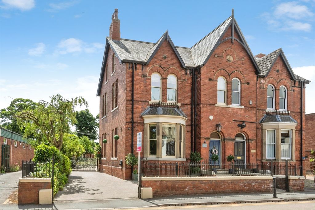 Property photo 1 of 31
