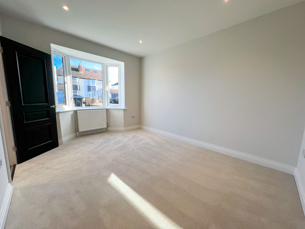 Property photo 2 of 32