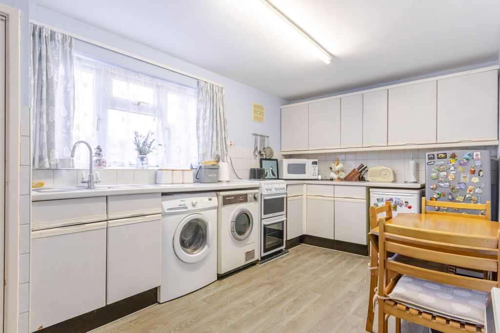 Property photo 2 of 17 Kitchen 1