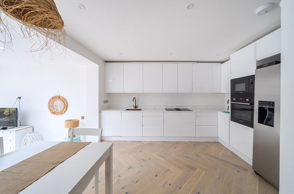 Property photo 3 of 15 1482157-26-6A42c0...