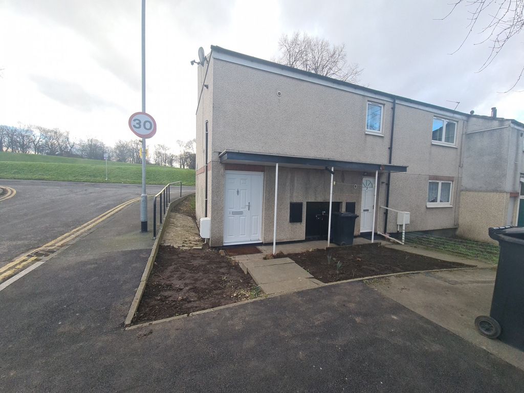 Property photo 2 of 19 End-Terrace House With A Neat Front Yard And Spaci...
