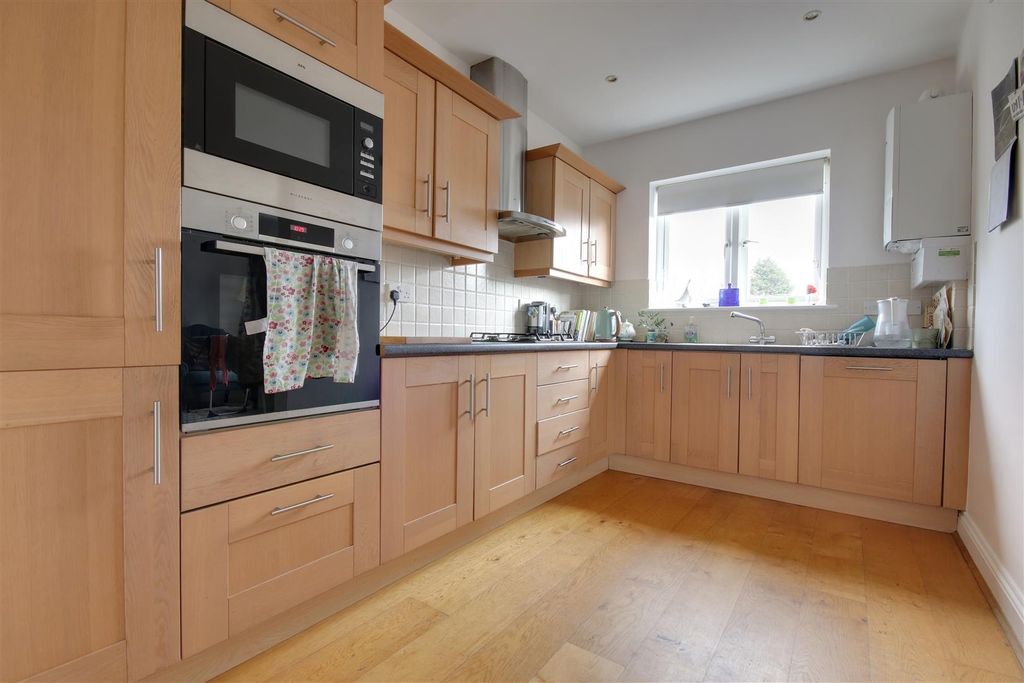 Property photo 3 of 10 Kitchen.Jpg