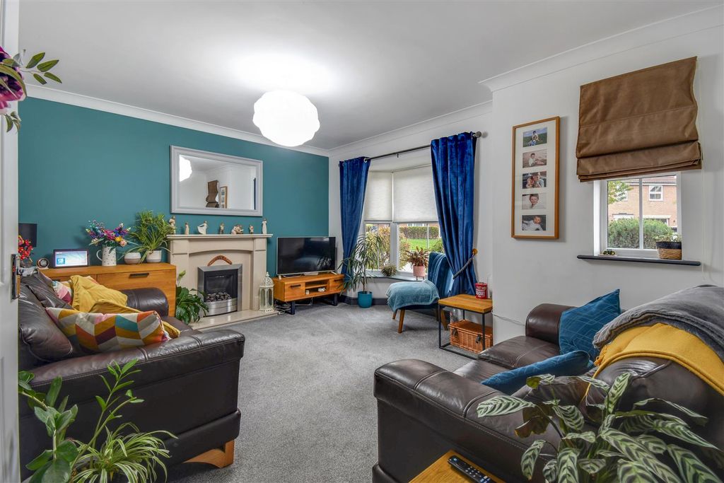 Property photo 2 of 19 Lounge