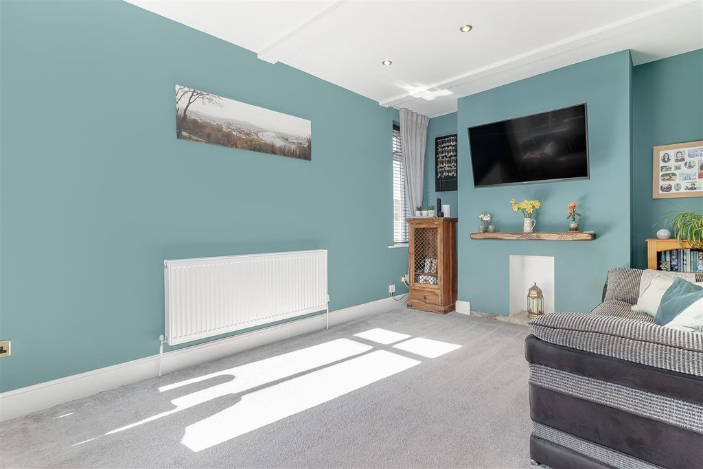 Property photo 3 of 42 Lounge - B.Jpg