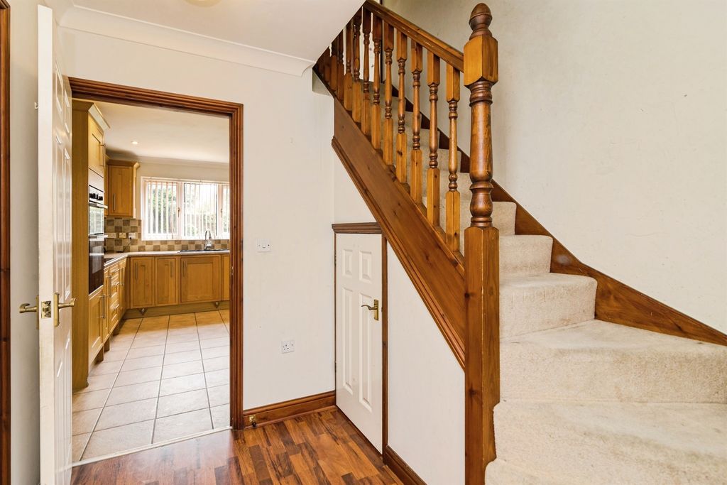 Property photo 2 of 20
