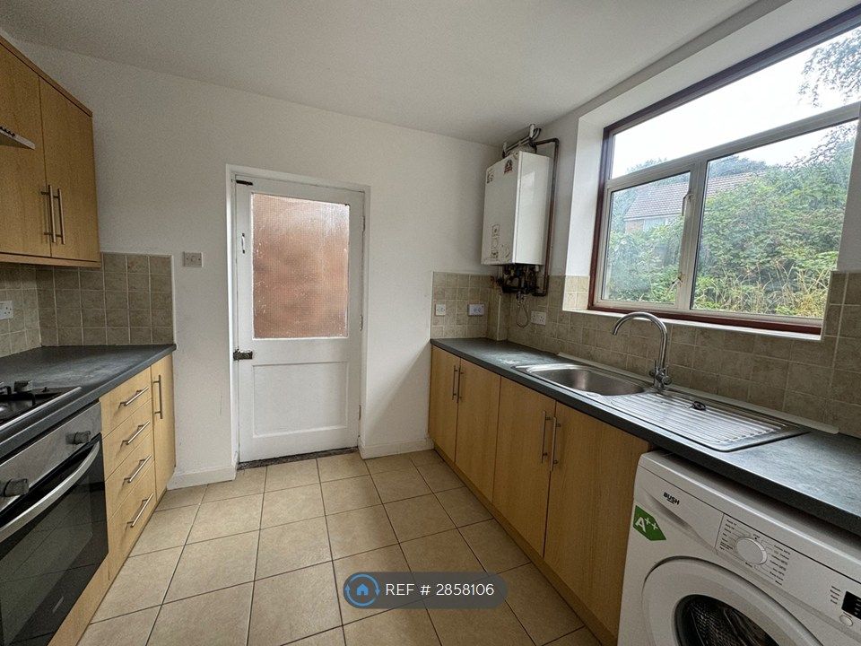 Property photo 2 of 10 Kitchen