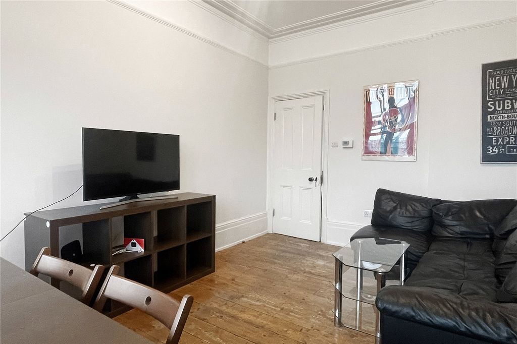 Property photo 2 of 14 Living/ Dining Area