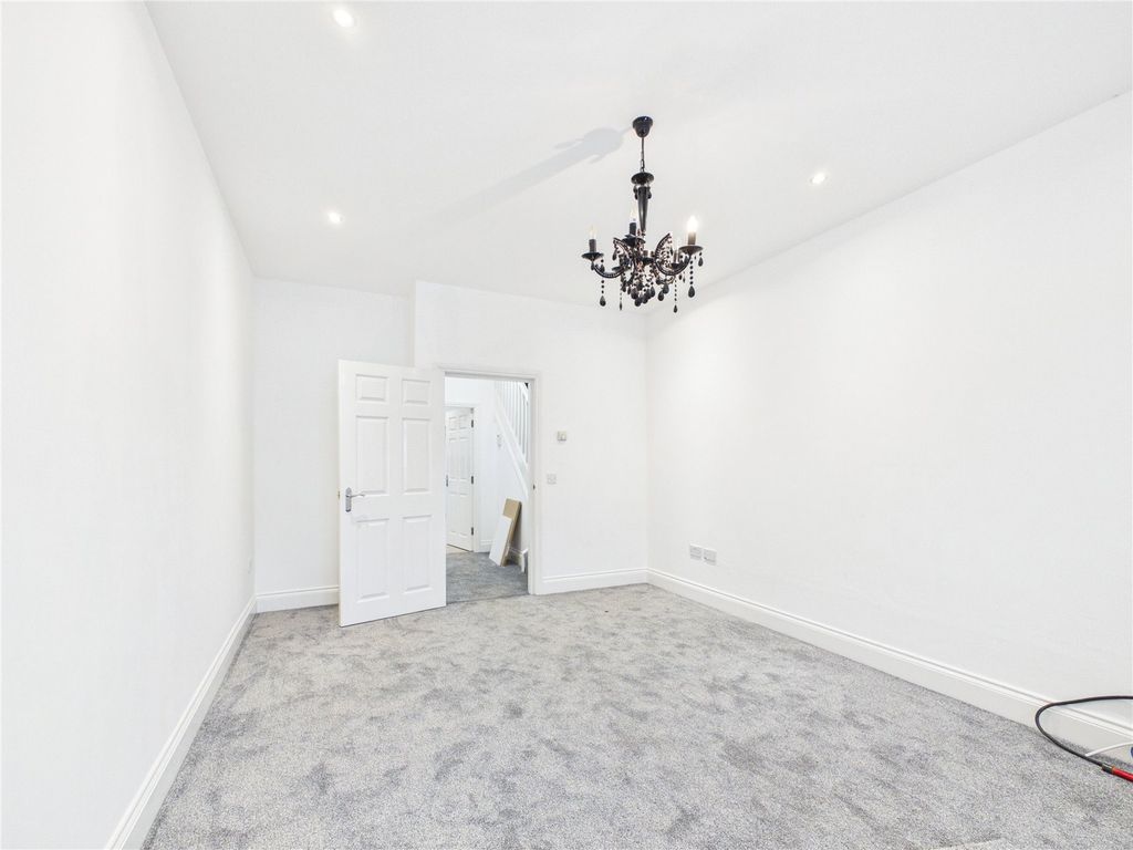 Property photo 3 of 15 Picture No. 02