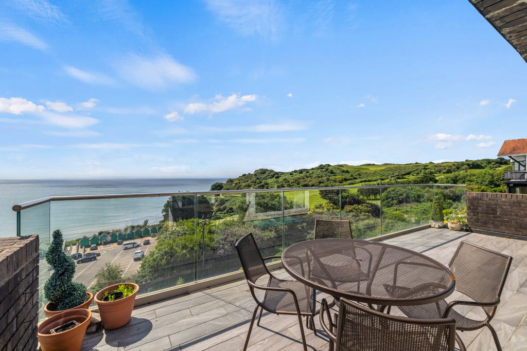 Property photo 2 of 27