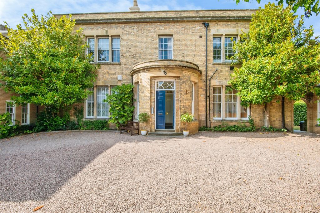 Property photo 2 of 18