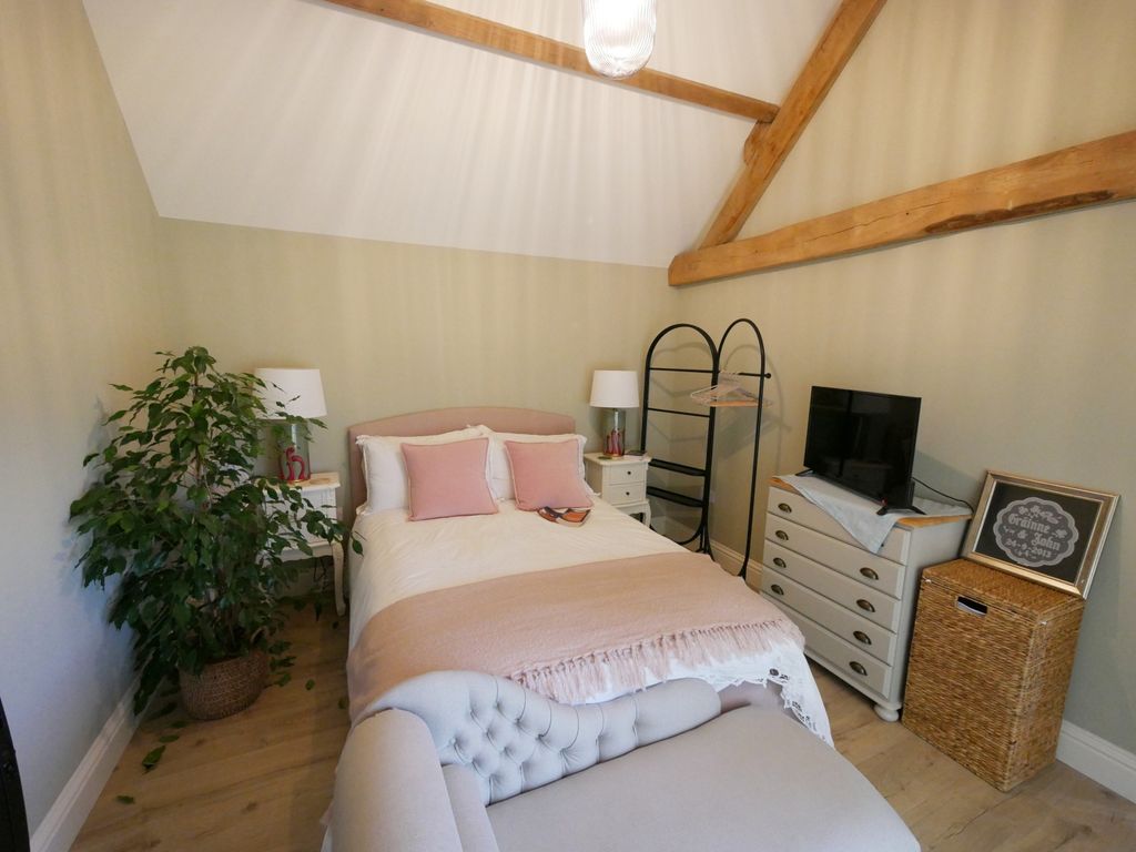 Property photo 3 of 6 Bedroom1