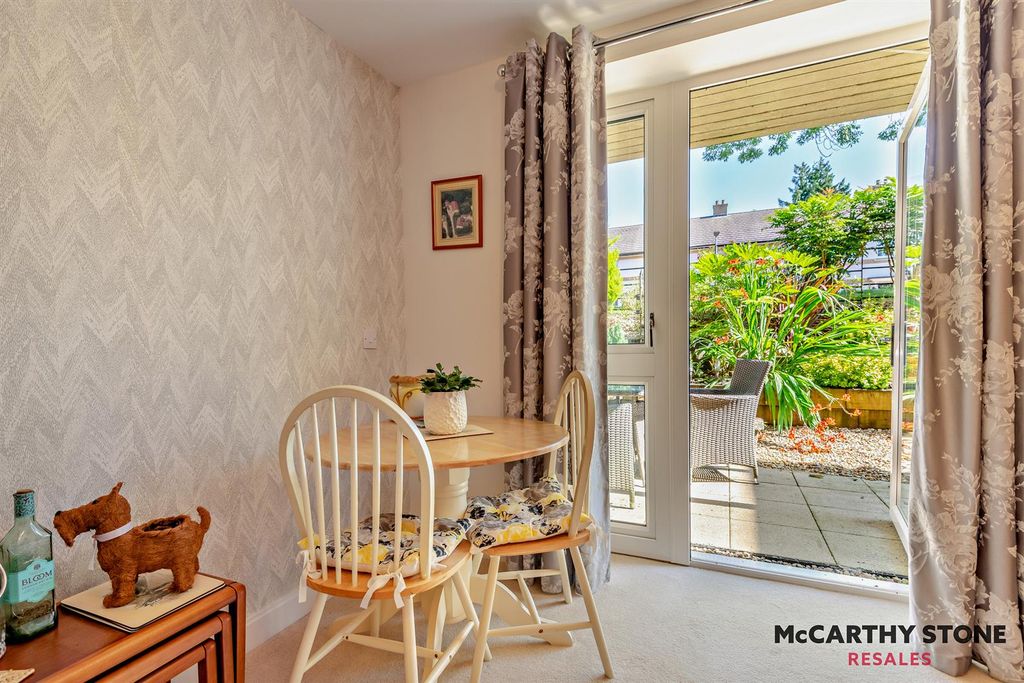 Property photo 2 of 31 8614549-Interior01-800.Jpg
