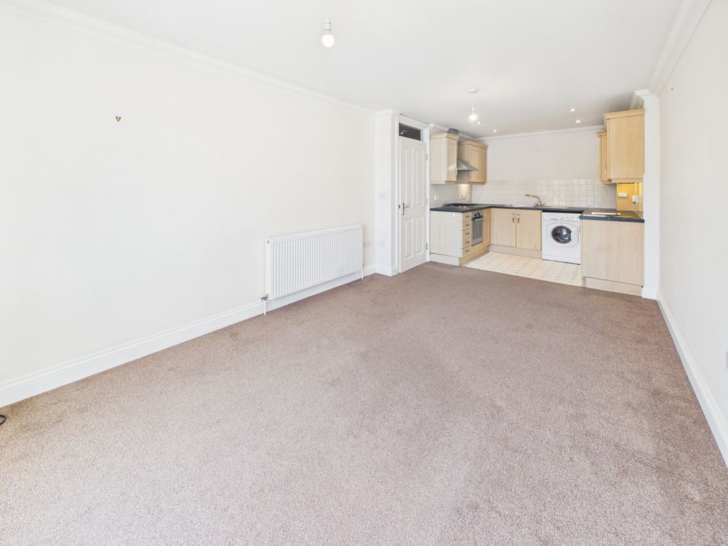 Property photo 3 of 10 Kitchen/Lounge