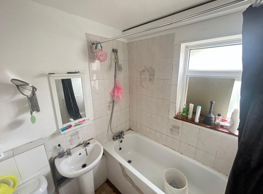 Property photo 1 of 3