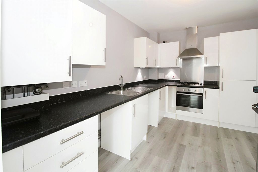 Property photo 2 of 10 Kitchen