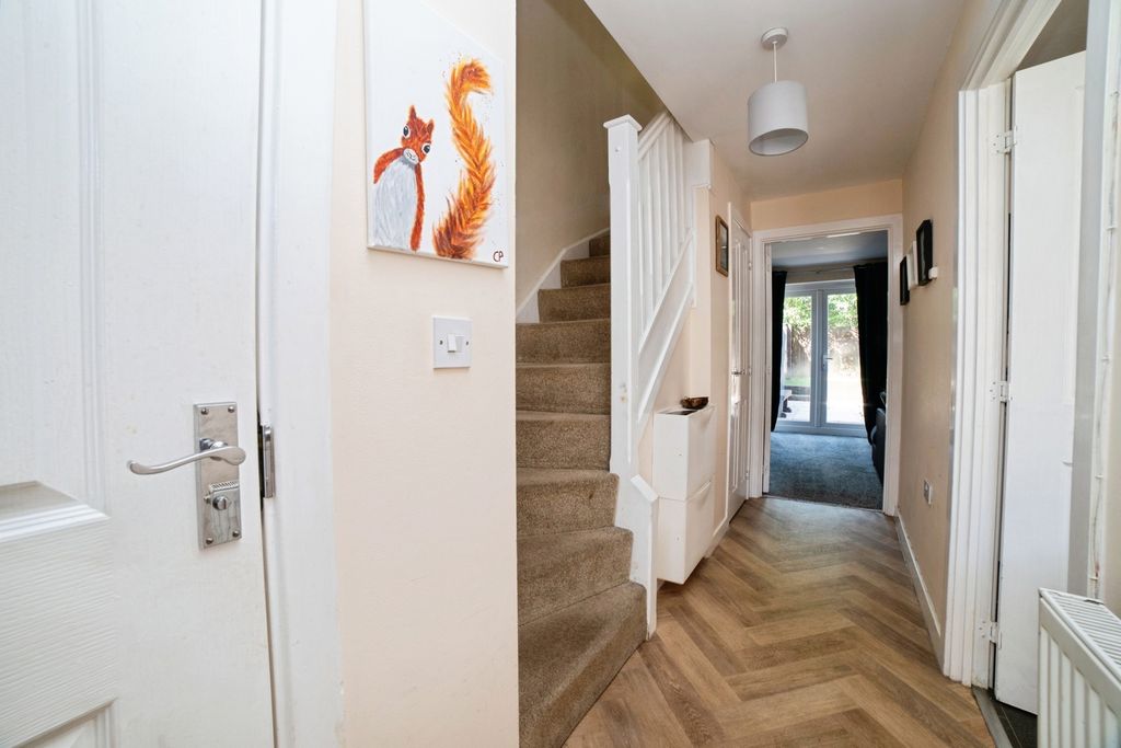 Property photo 2 of 21 Entrance Hall