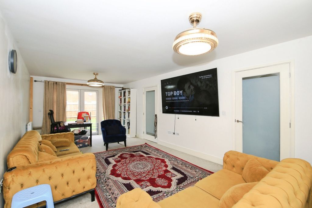Property photo 2 of 15 Pbox-Img.Jpg