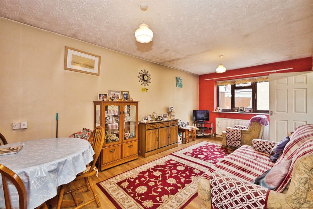 Property photo 2 of 13