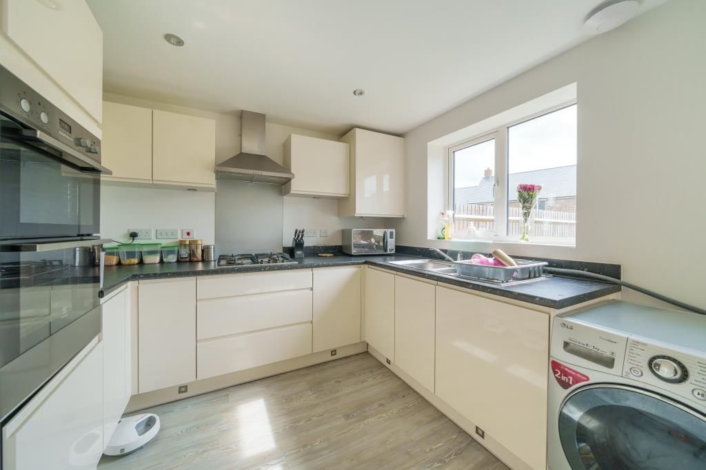 Property photo 2 of 10 Kitchen