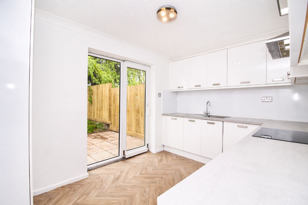 Property photo 3 of 12 Kitchen