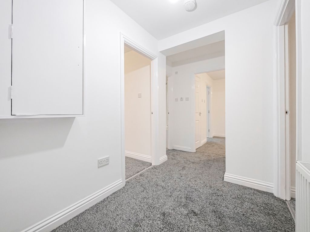 Property photo 2 of 9 Hall