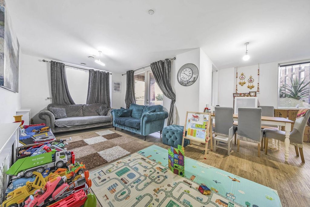 Property photo 2 of 9