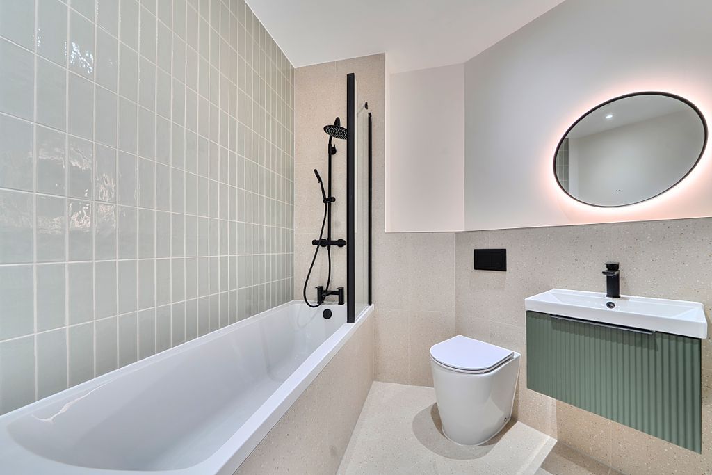 Property photo 2 of 7 Bathroom