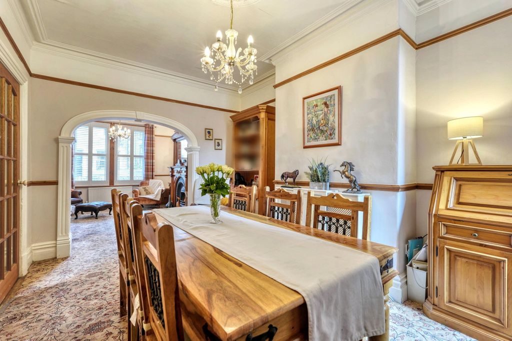 Property photo 2 of 24