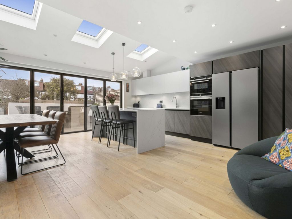 Property photo 1 of 28