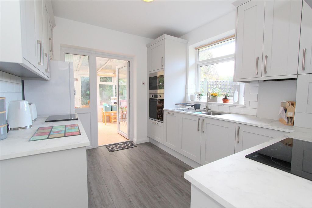 Property photo 3 of 22 Kit.Jpg