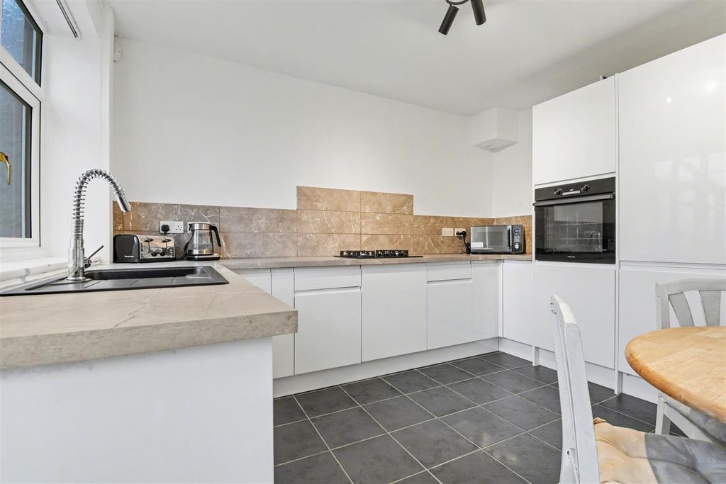 Property photo 3 of 27 Kitchen Diner