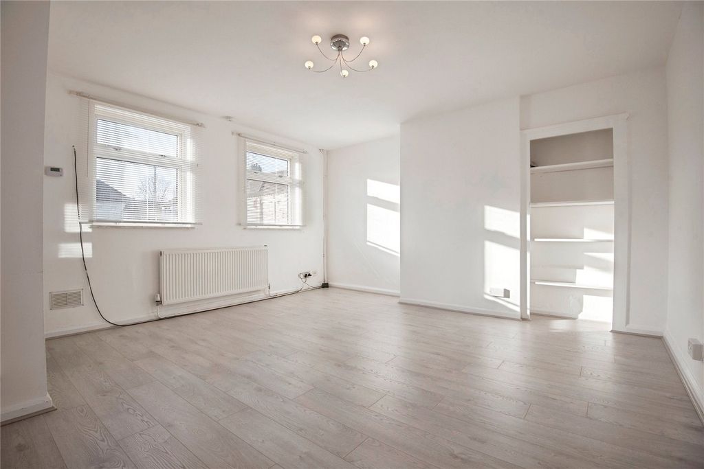 Property photo 2 of 20 Lounge