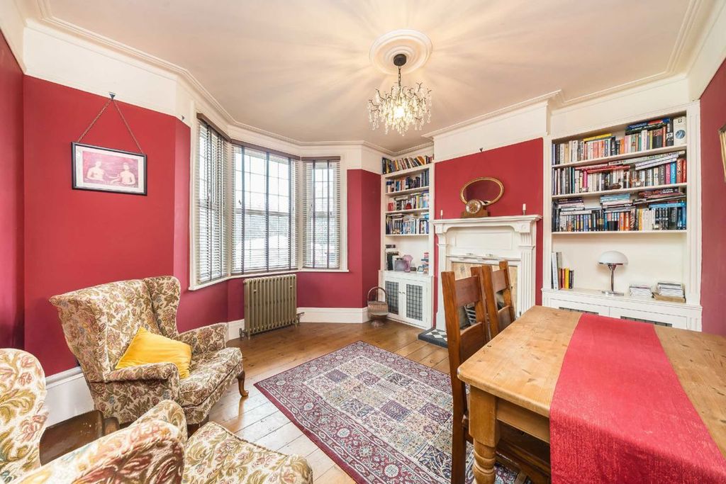 Property photo 2 of 8