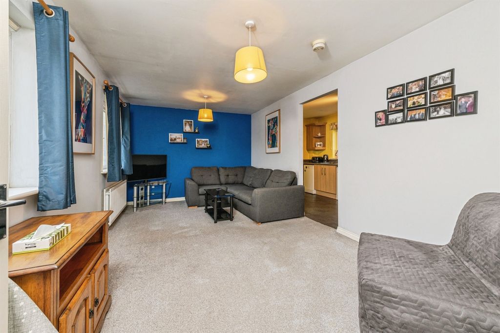 Property photo 3 of 9