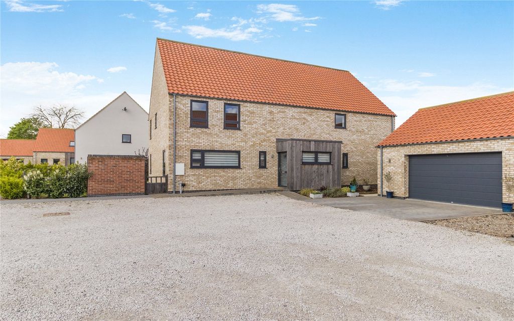 Property photo 1 of 19 Front View