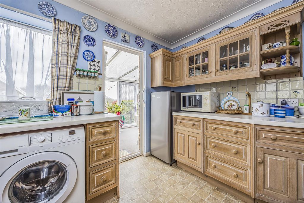 Property photo 2 of 20 42 Deverell Place, Purbrook-Porticomarketing-O'har