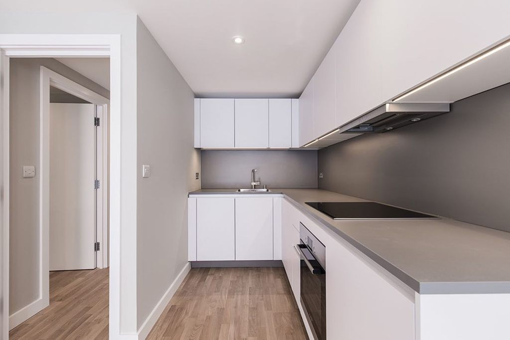 Property photo 3 of 18 Kitchen