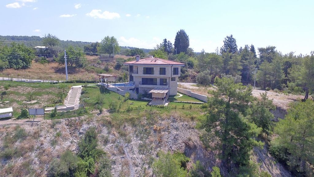 Property photo 3 of 42
