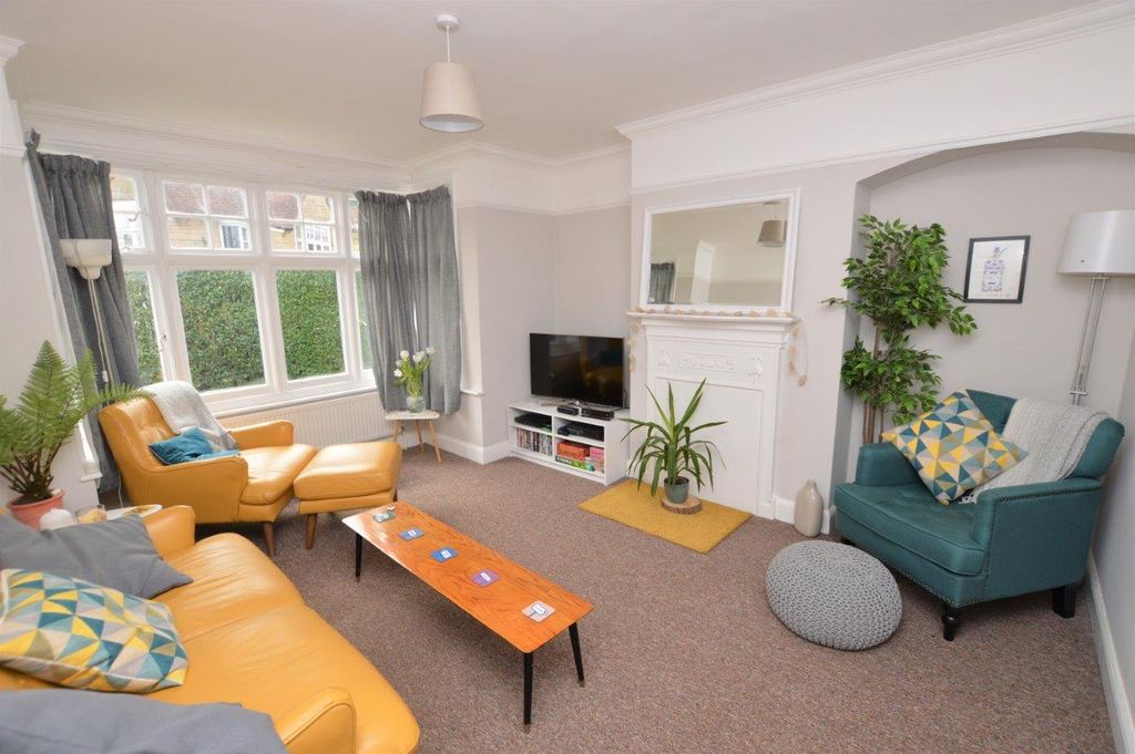 Property photo 2 of 8 Sitting Room