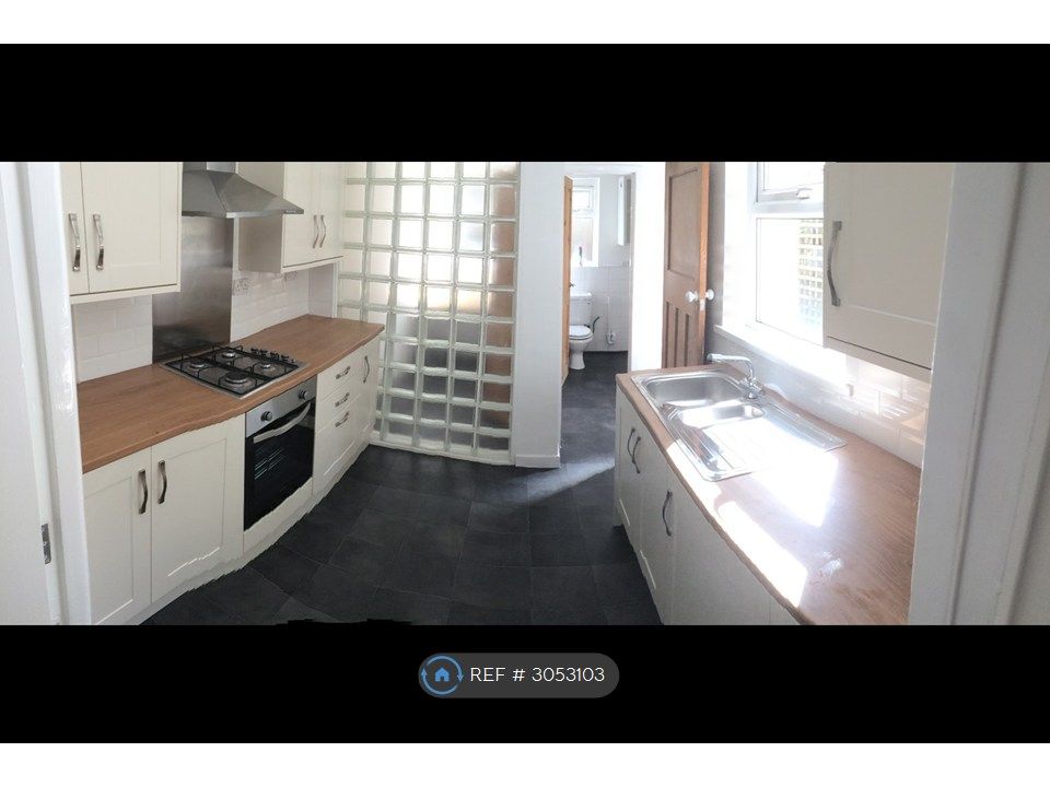 Property photo 2 of 11 Kitchen 2