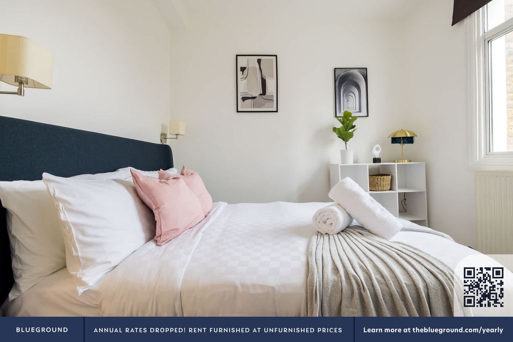 Property photo 3 of 18 Bedroom