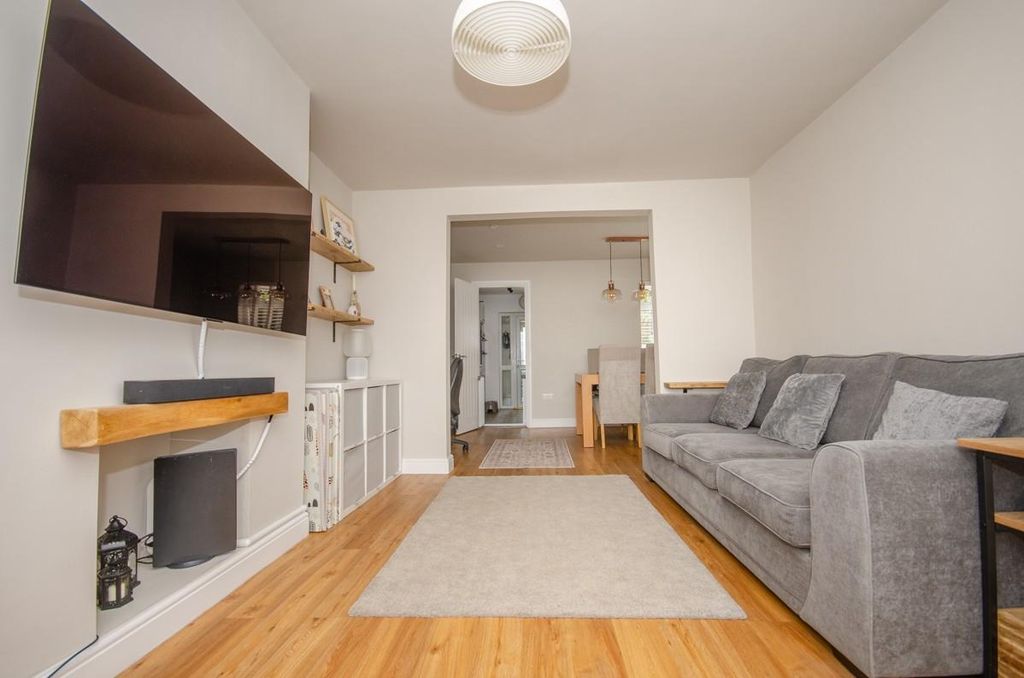 Property photo 2 of 17 Lounge Pic 2.Jpg