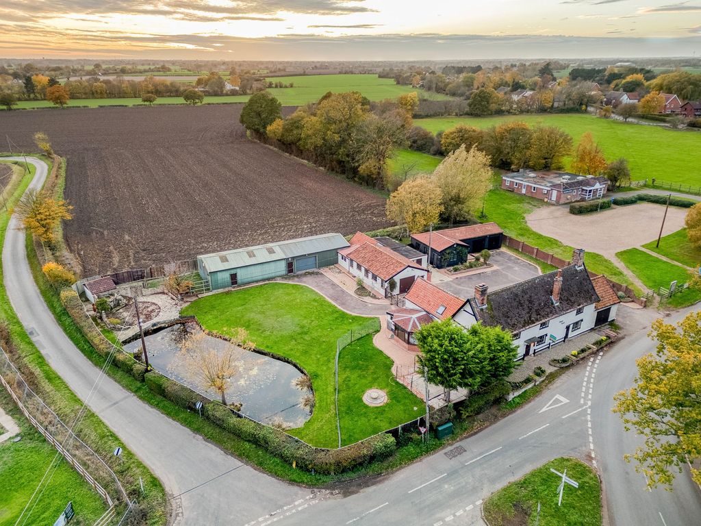 Property photo 2 of 31