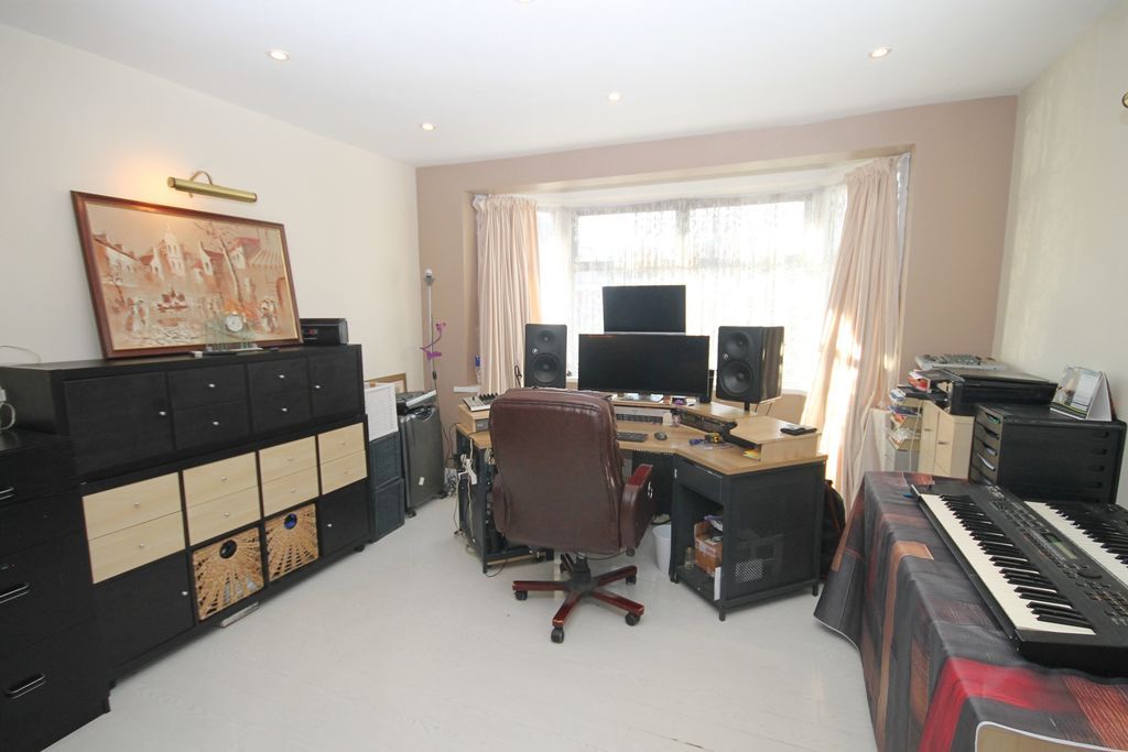 Property photo 2 of 15 Photo 13