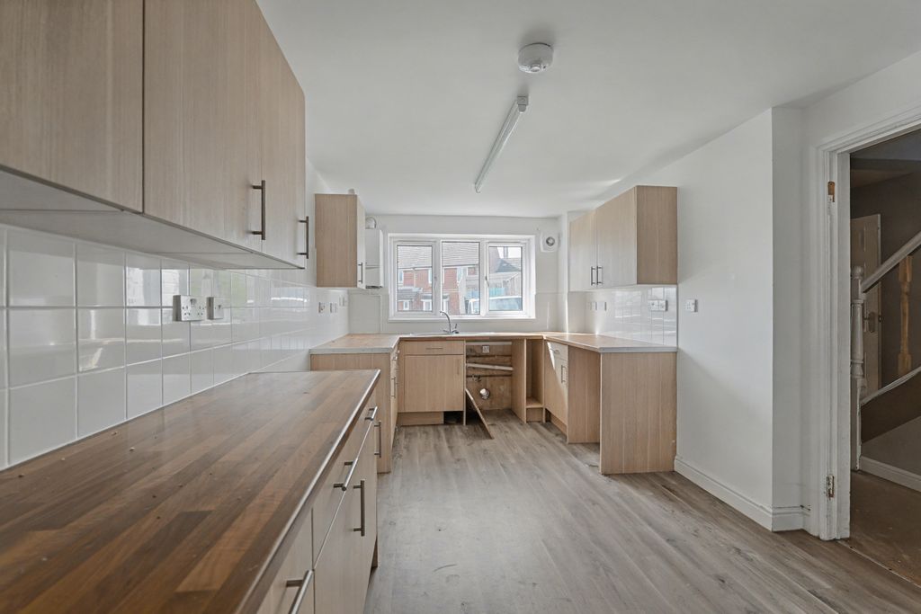 Property photo 2 of 19 18 Meadowsweet Way, Wymering, Po6 3Ut