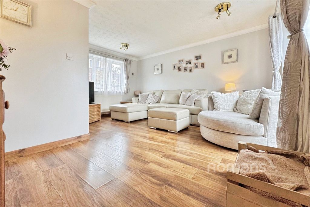 Property photo 2 of 18 Picture No. 12