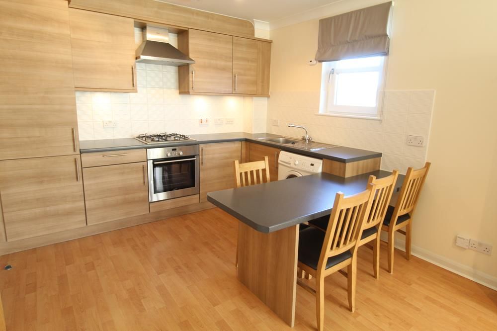 Property photo 3 of 11 Kitchen
