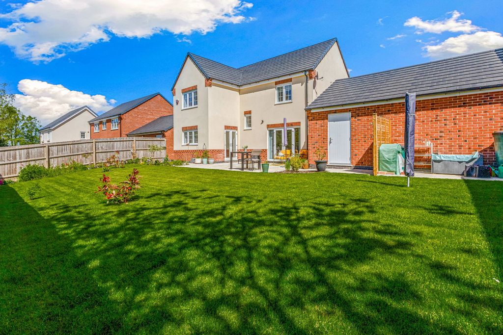 Property photo 2 of 33