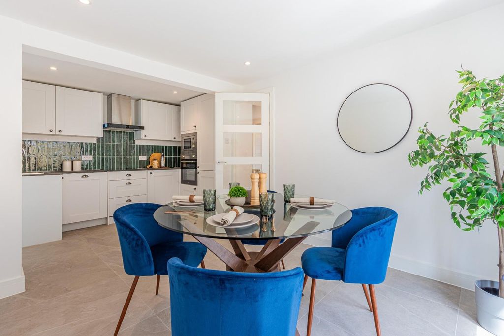 Property photo 1 of 21 Pendwyalt Road 5-8.Jpg