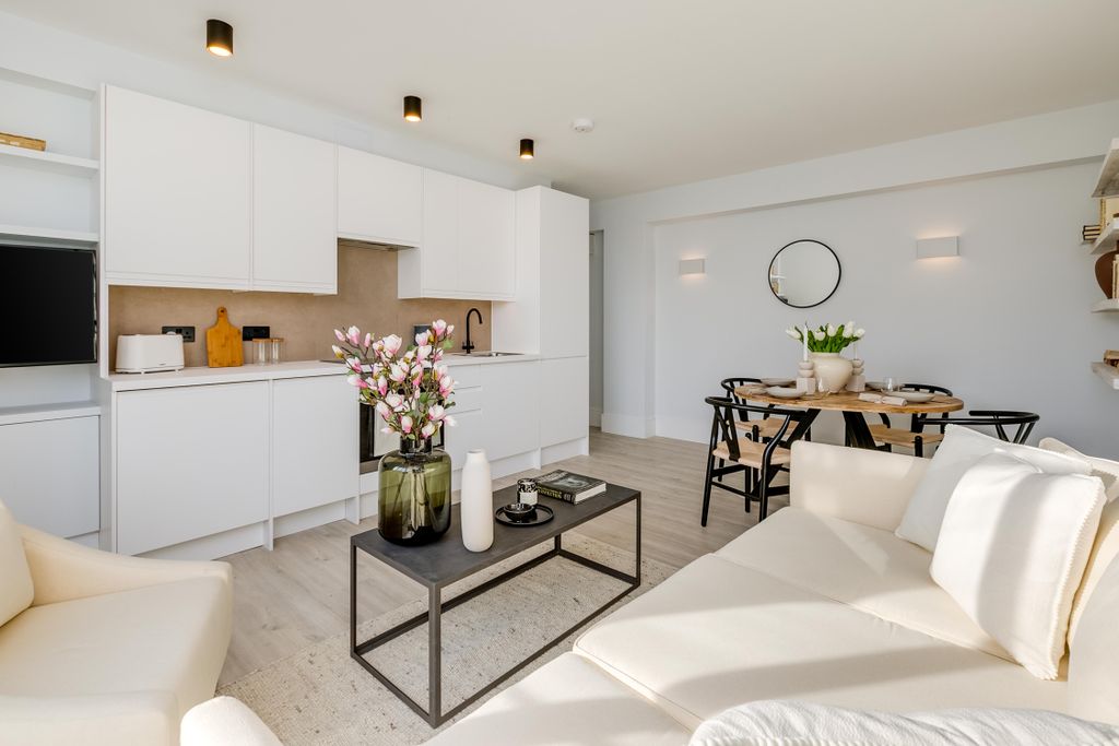 Property photo 2 of 8 Kitchen